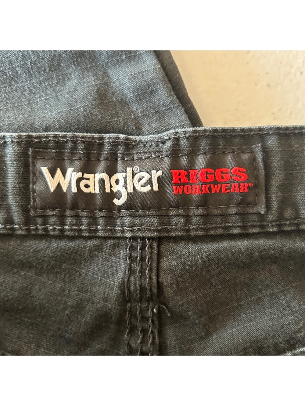 Wrangler Riggs Mens Dark Wash Relaxed Fit Jeans 36x33 Utility Workwear Carpenter - Picture 9 of 10